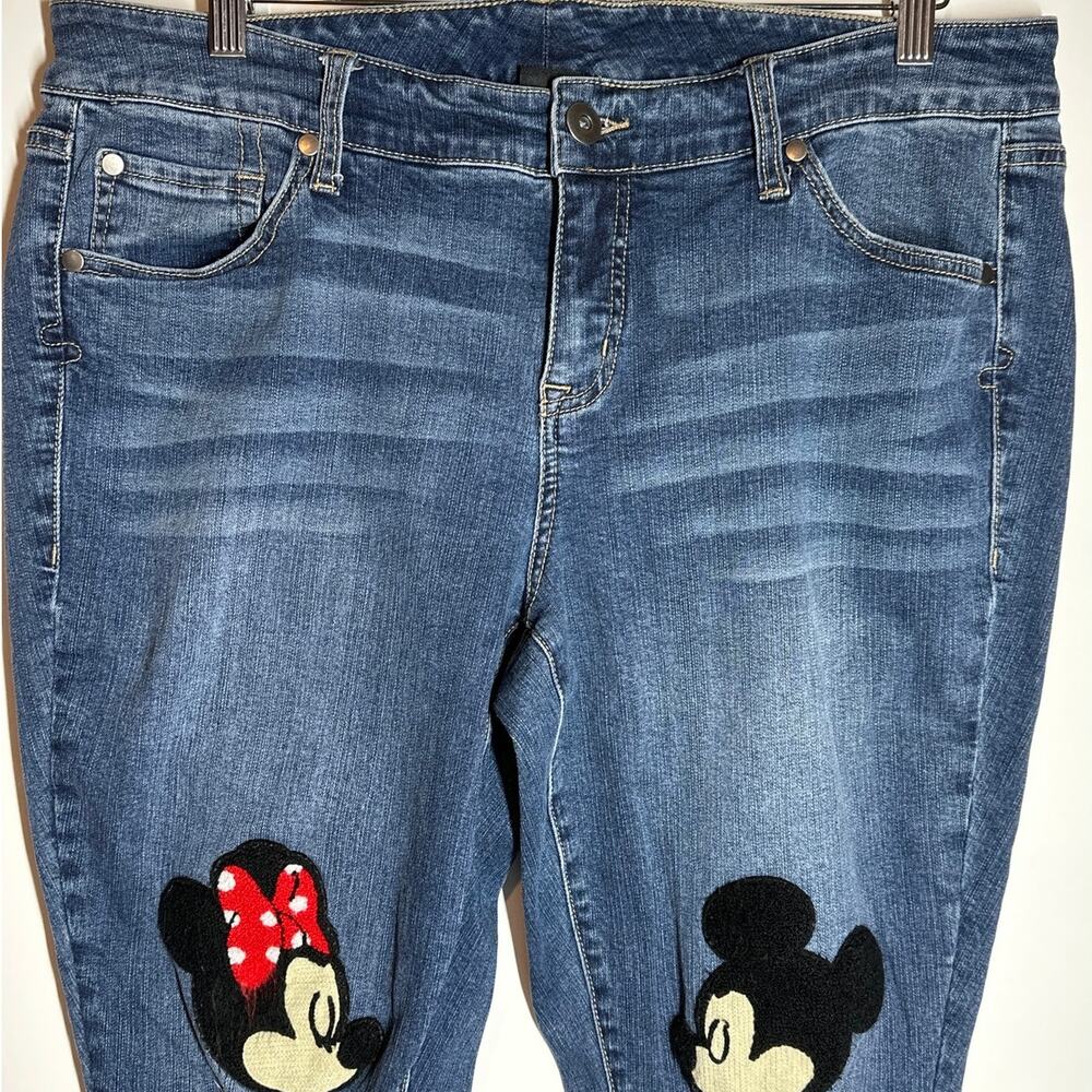 Disney Torrid Mickey Minnie Mouse Kissing Patches Distressed Cropped Jeans 16 - Picture 2 of 10